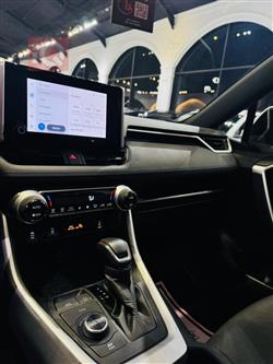 تۆیۆتا ڕاڤ 4